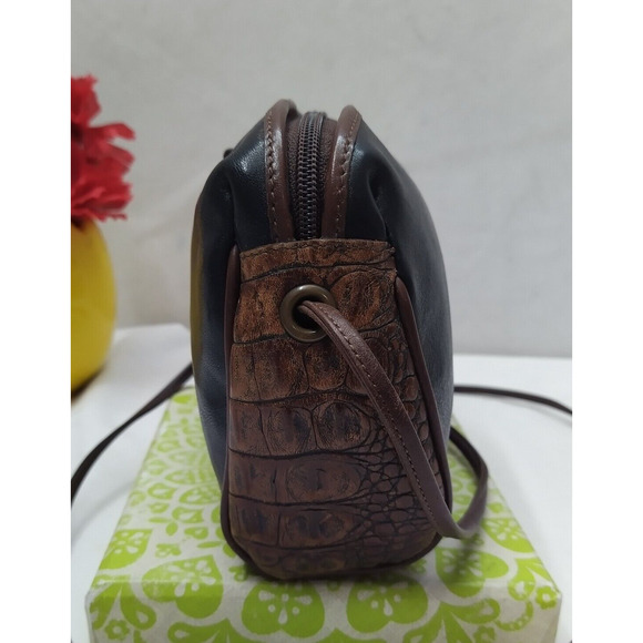 Brahmin Black Leather Crocodile Embossed Detail Zipper Closure Crossbody Bag - Picture 3 of 15